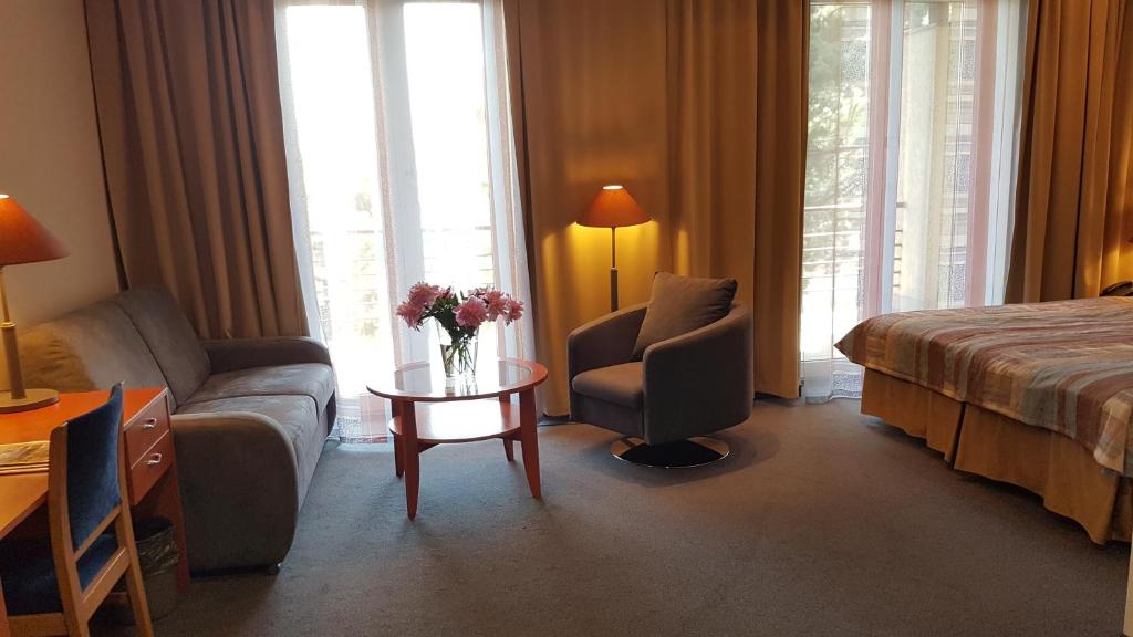 Postel nebo postele na pokoji v ubytování Perkuno Namai Park Hotel