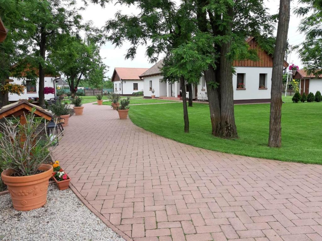 Zahrada ubytování Tóth Vendégház és Apartmanház Újfehértó