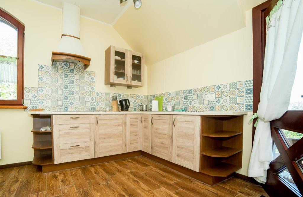 Kuchyňa alebo kuchynka v ubytovaní Apartamenty Romanowka