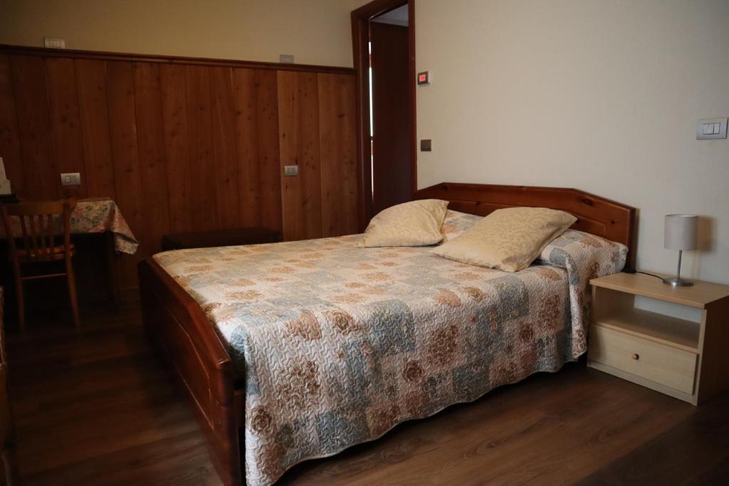 Postel nebo postele na pokoji v ubytování Albergo Del Ponte