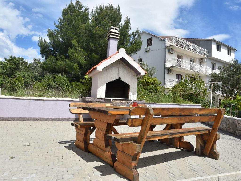 Fotografia z galérie ubytovania Nice apartment with shared swimming pool only 500m from the beach and 4km from Trogir v Trogiri