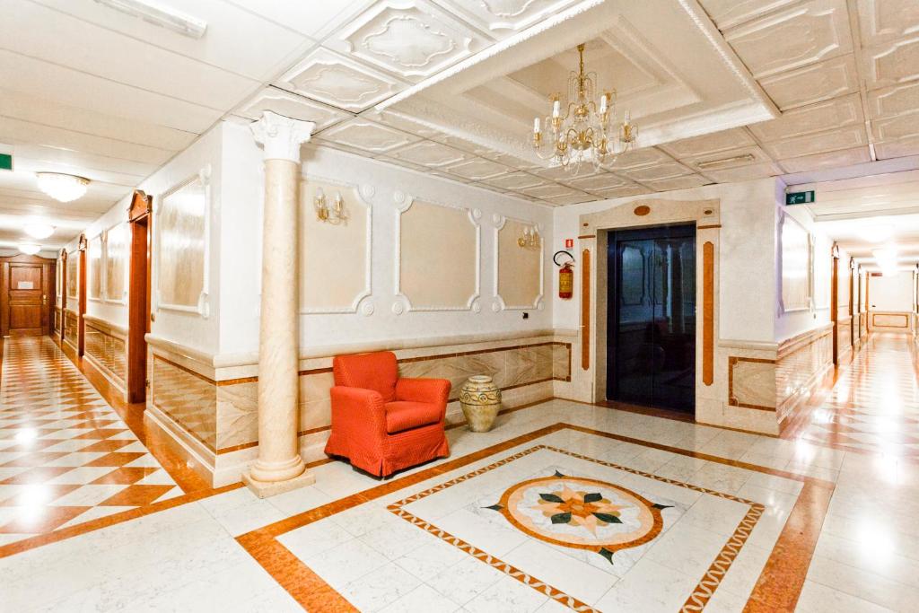 Posezení v ubytování Mariano IV Palace Hotel