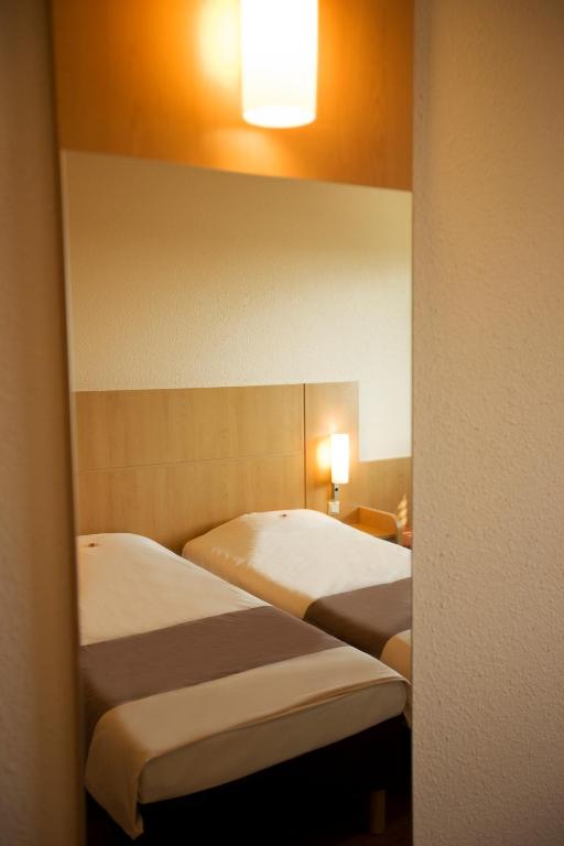 Łóżko lub łóżka w pokoju w obiekcie Ibis Wien Messe