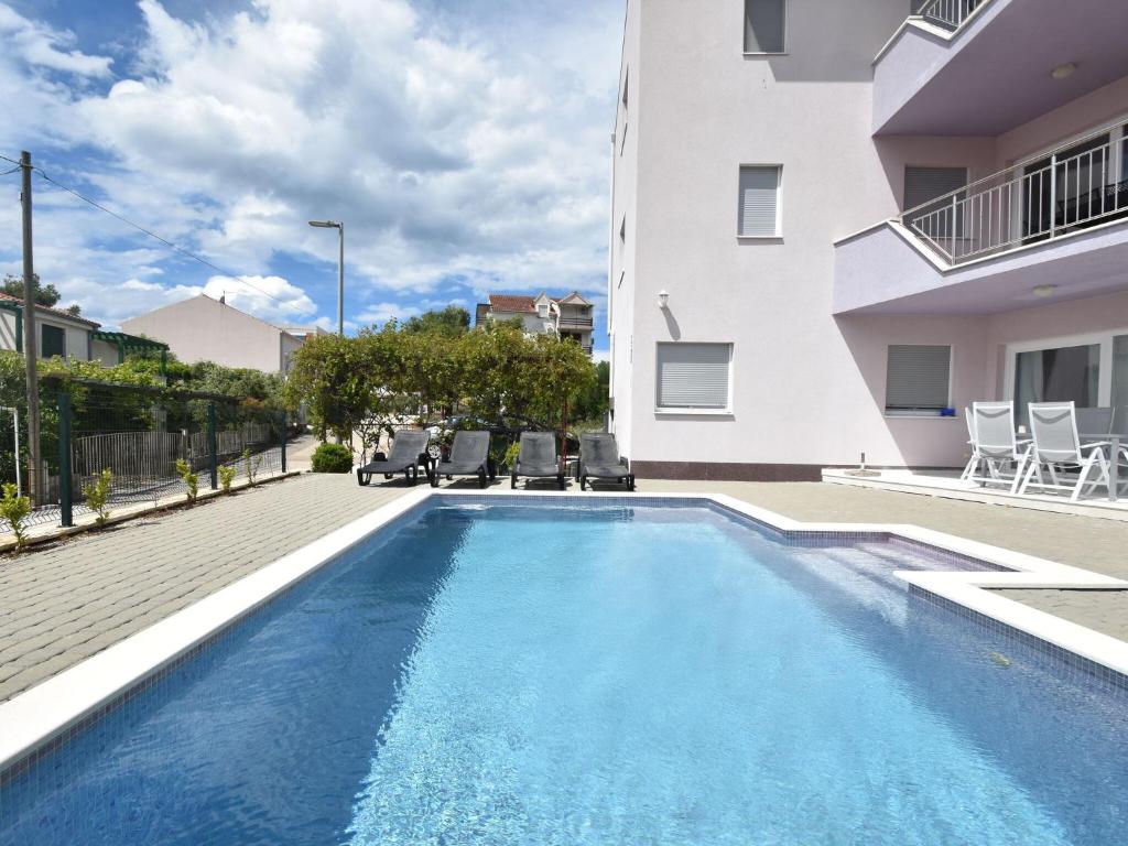 Fotografia z galérie ubytovania Nice apartment with shared swimming pool only 500m from the beach and 4km from Trogir v Trogiri