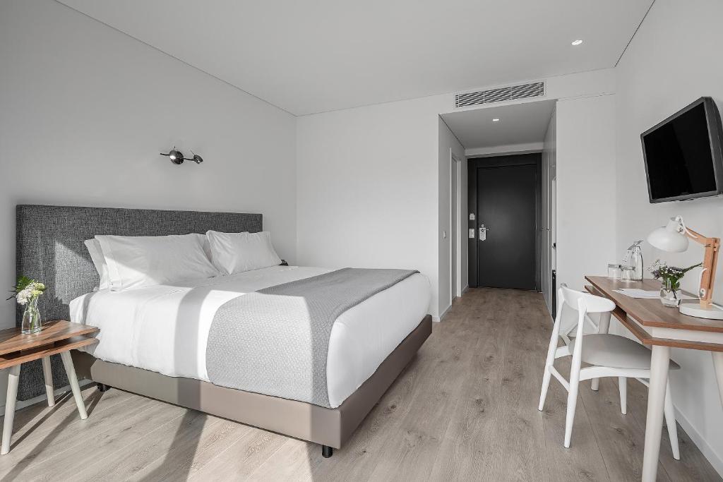 Postel nebo postele na pokoji v ubytování Caléway Hotel