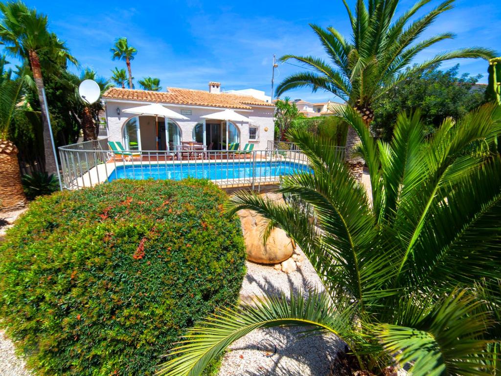 Bazén v ubytovaní Holiday Home Alma by Interhome alebo v jeho blízkosti