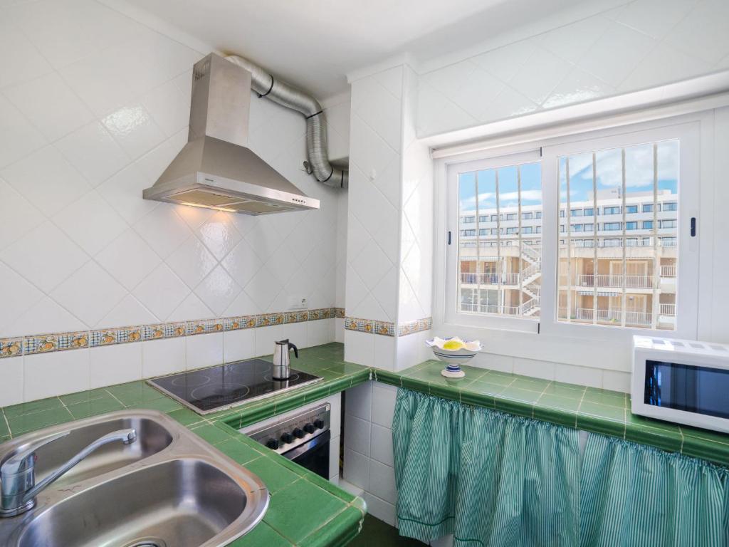 Kuchyň nebo kuchyňský kout v ubytování Apartment Los Girasoles by Interhome