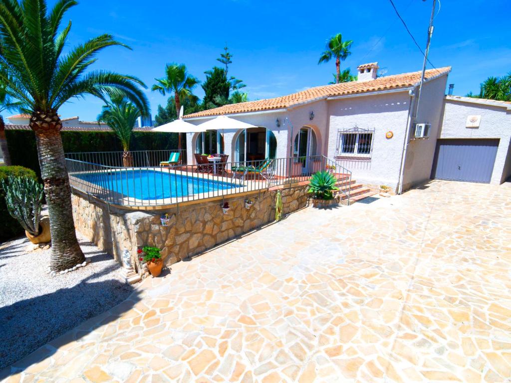 Bazén v ubytovaní Holiday Home Alma by Interhome alebo v jeho blízkosti