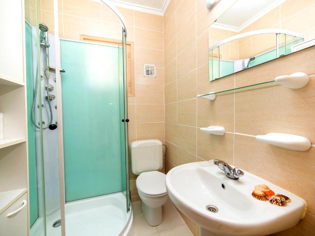 Kúpeľňa v ubytovaní Holiday Home Alma by Interhome