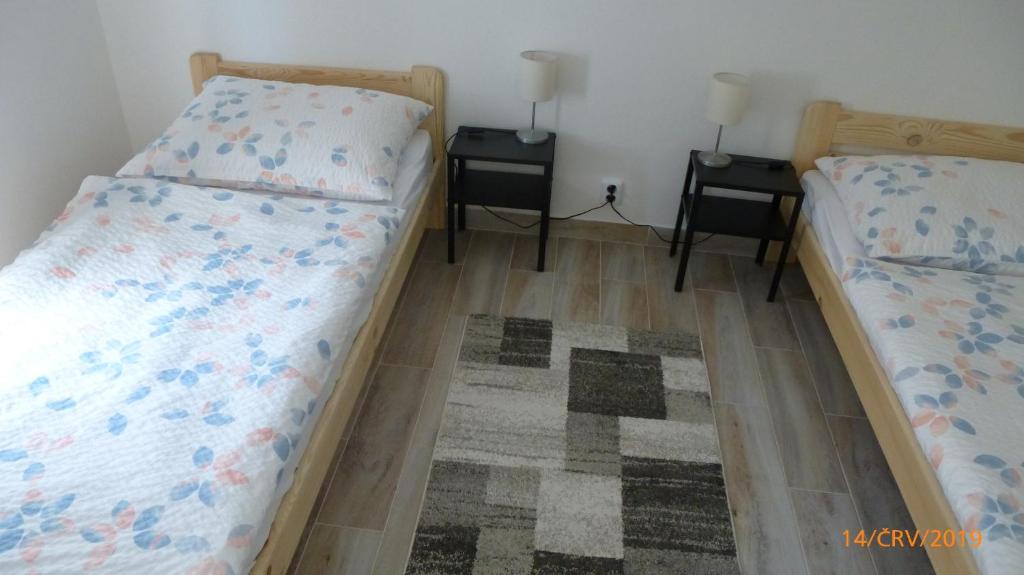 Postel nebo postele na pokoji v ubytování Penzion Sklář