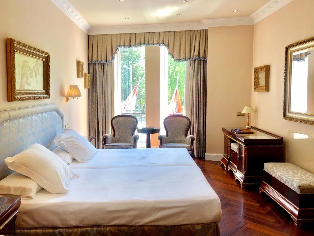 Postel nebo postele na pokoji v ubytování Hotel Alameda Palace