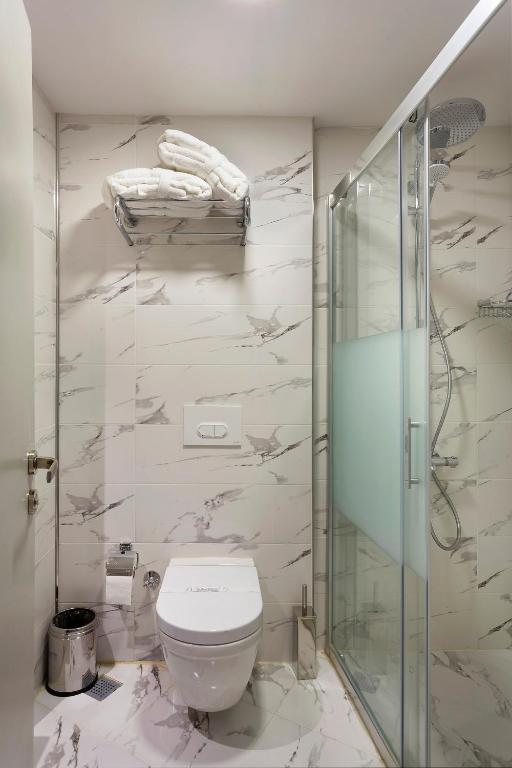 A bathroom at Güner Business Hotel