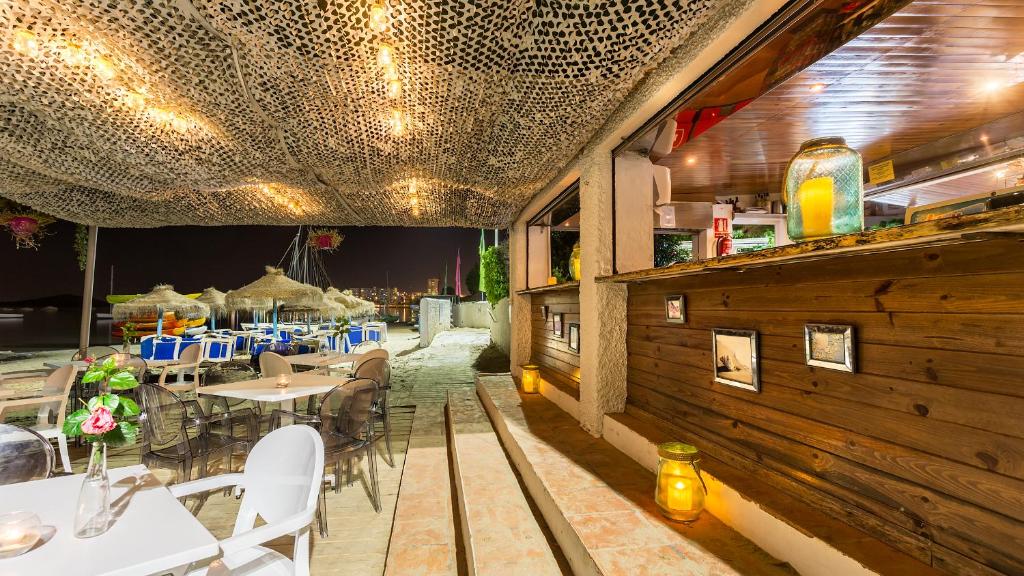 Nápoje v ubytování Hotel Izán Cavanna