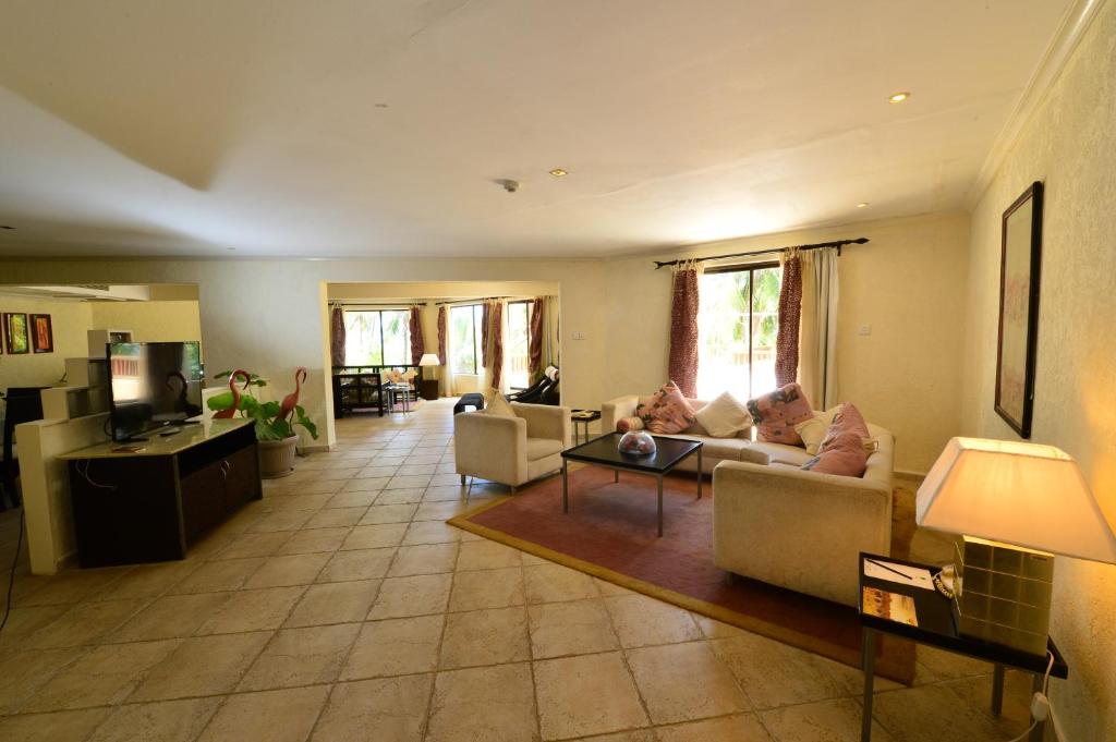 Posezení v ubytování Diani Reef Beach Resort & Spa - Your Beachfront Bliss Awaits