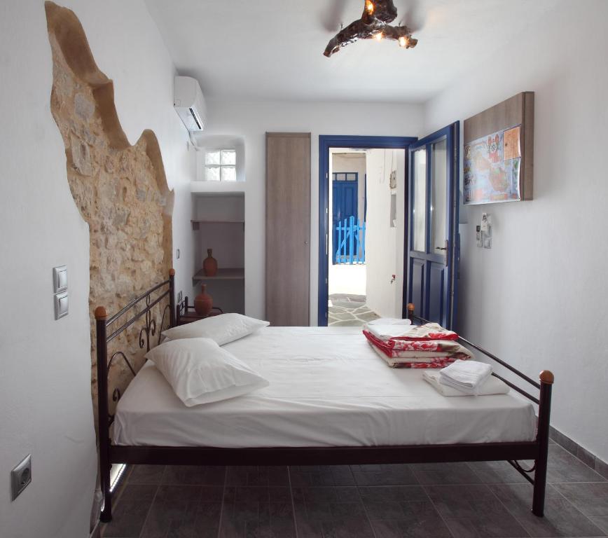 Gallery image of Margarita's Rooms in Chora Folegandros