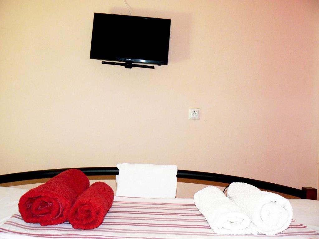 A television and/or entertainment centre at Alpha Omega (AΩ) Vintage Suite