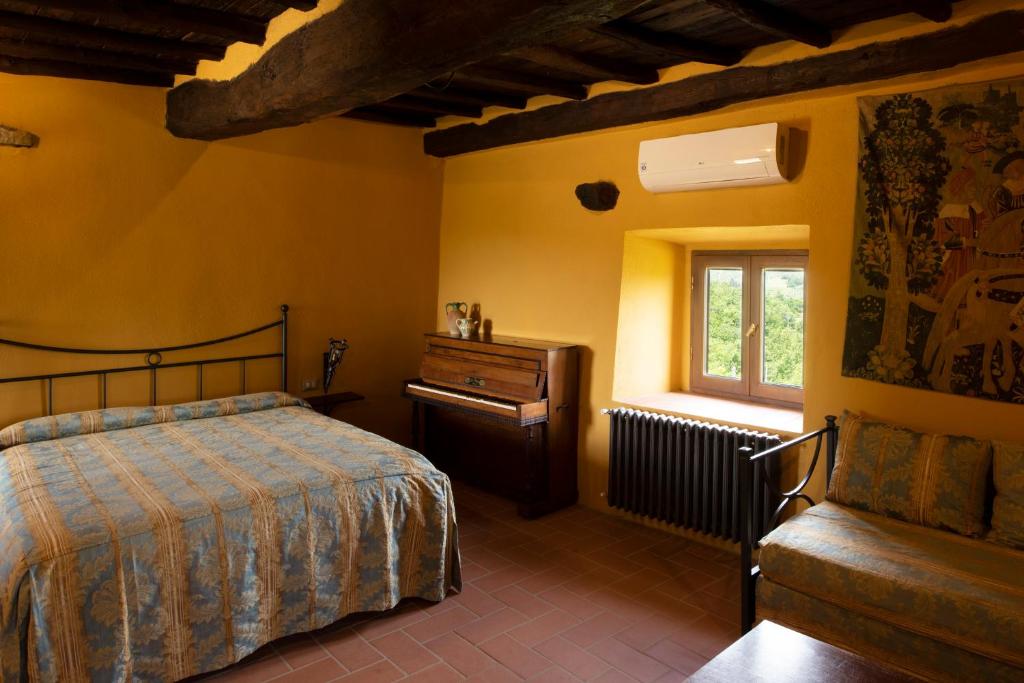 Postel nebo postele na pokoji v ubytování La Rimbecca Greve in Chianti