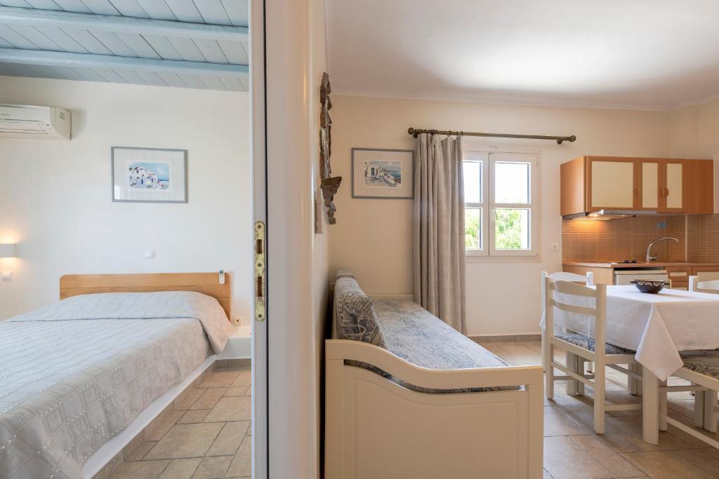 Filoxenia Apartments, Adamantas (updated prices 2025) - 1