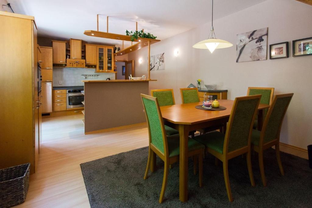 Kuchnia lub aneks kuchenny w obiekcie Resort-Restaurant Stilec