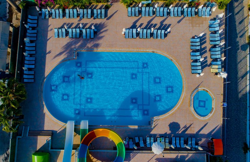 Throne Beach Resort & SPA