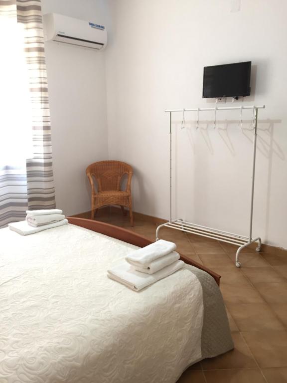 TV a/nebo společenská místnost v ubytování Anthea B&B