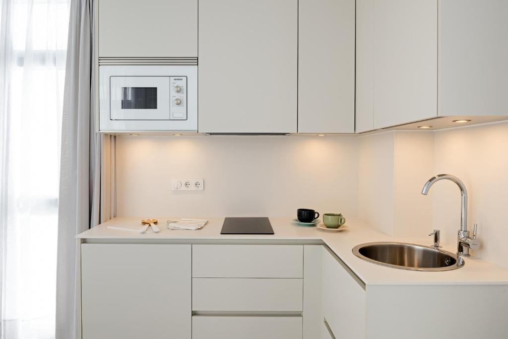 Kuchnia lub aneks kuchenny w obiekcie Apartamentos y estudios céntricos Conil Home Suite