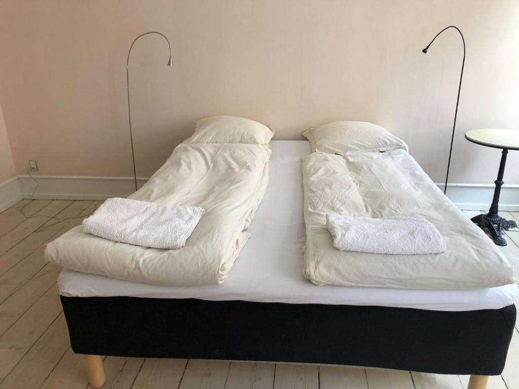 Outhentic Apartment - Double Room With Shared Bathroom
