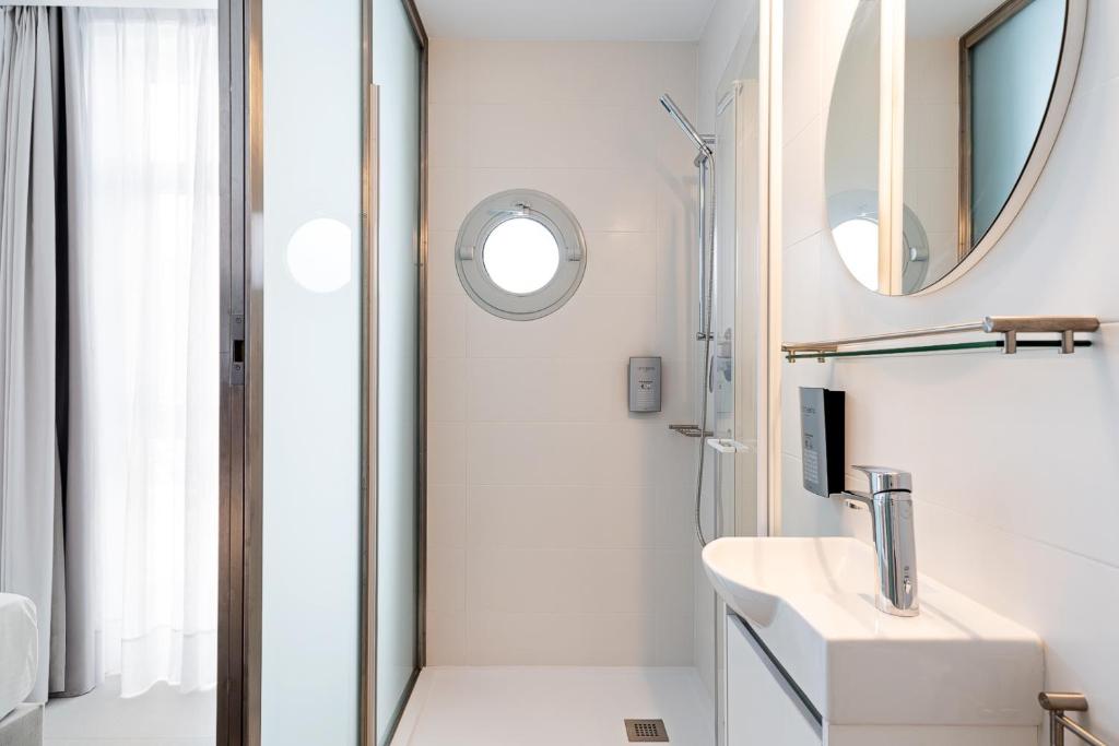 Łazienka w obiekcie Apartamentos y estudios céntricos Conil Home Suite