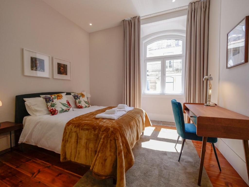 a bedroom with a bed and a desk and a desk at Fanqueiros 196 - Center City Apt in Lisbon