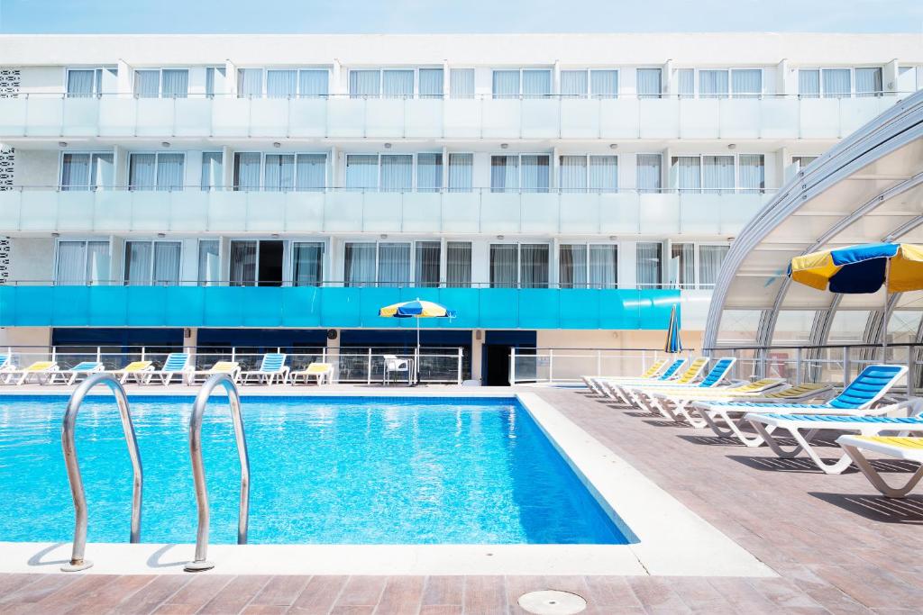 Bazén v ubytování Aparthotel Ona Palamós nebo v jeho okolí