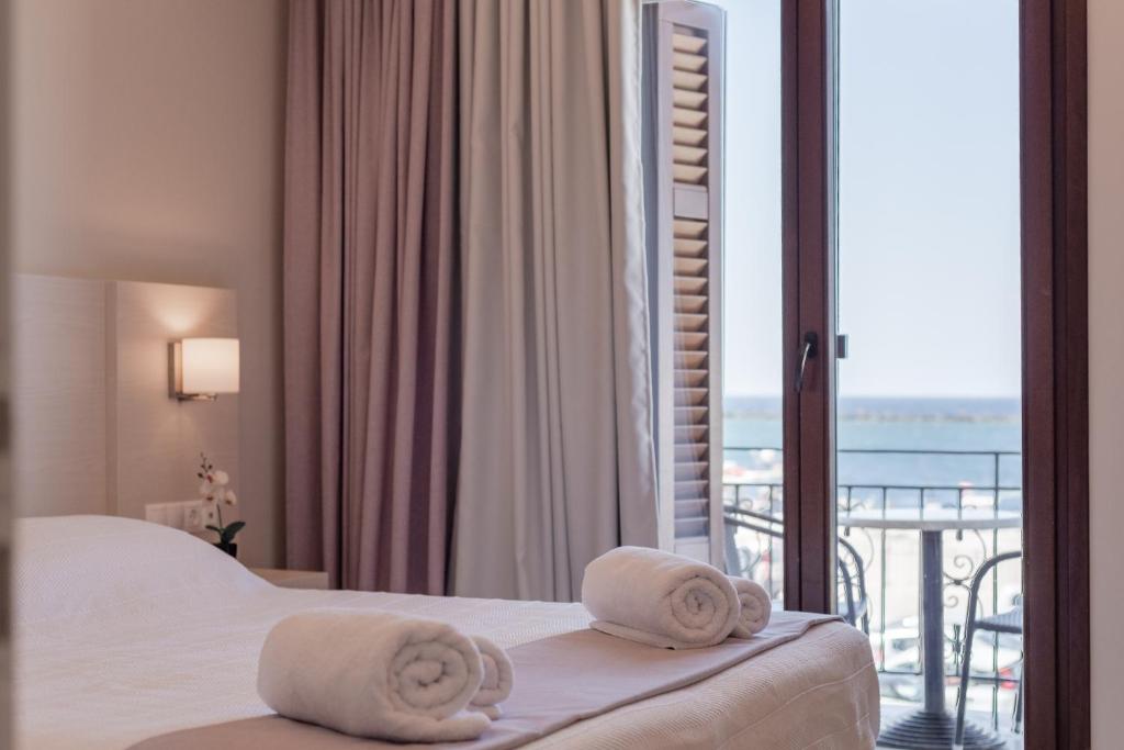 Postel nebo postele na pokoji v ubytování Poseidonio Hotel