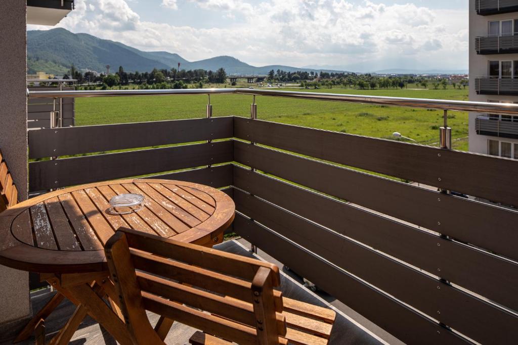 Brasov Holiday Apartments - Coral Apartment With Balcony