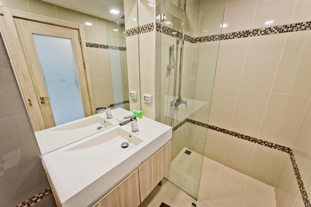 Koupelna v ubytování Sea View Apartment in Laguna Beach Resort