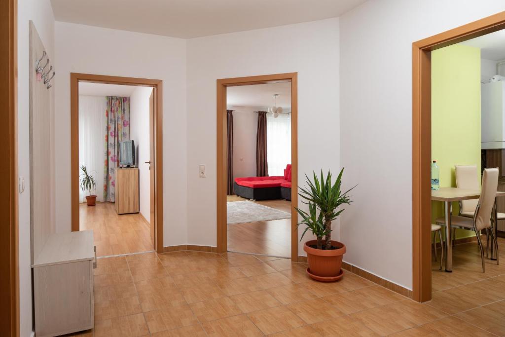 Brasov Holiday Apartments - Panoramic 10 Deluxe Apartment