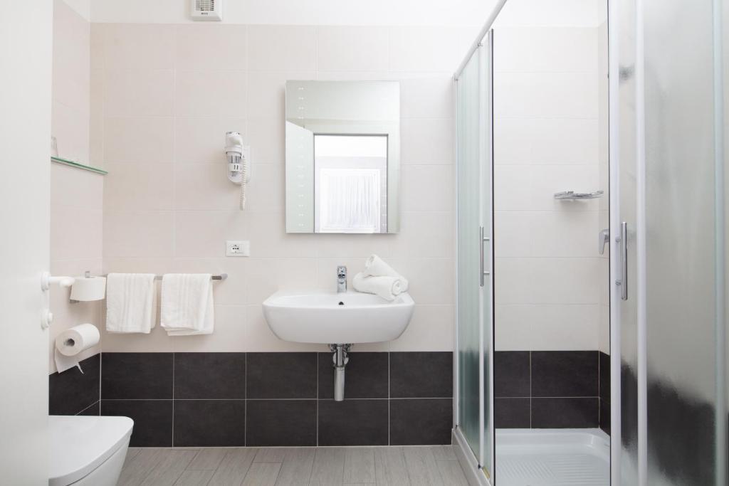 Koupelna v ubytování Hotel Ambassador Meuble