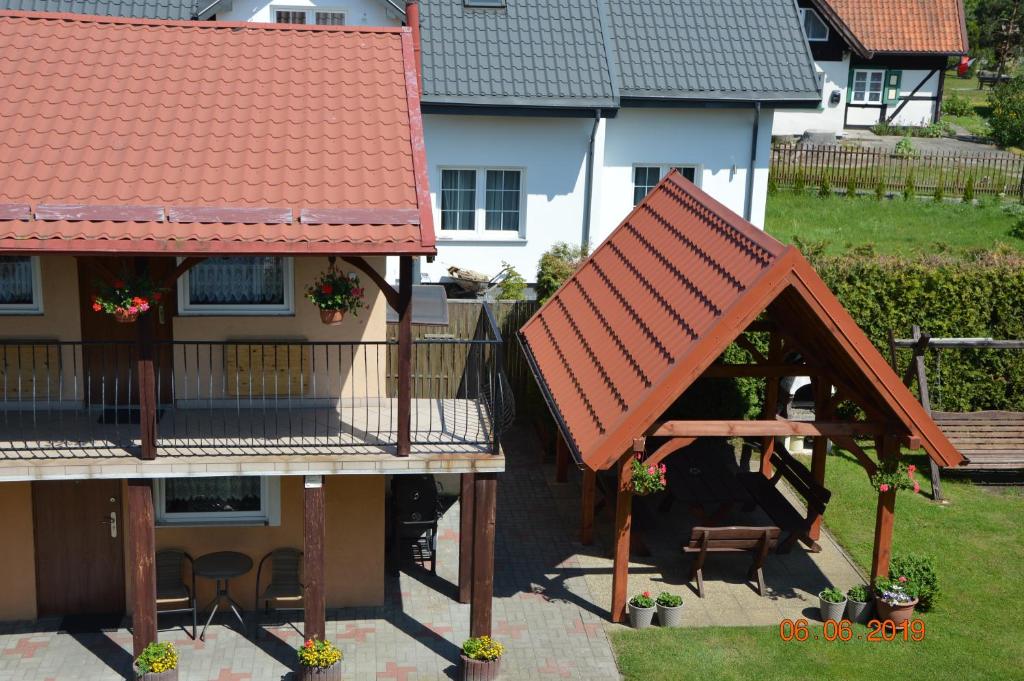 an image of a house with a gazebo at Apartamenty i pokoje u Kryni in Sztutowo