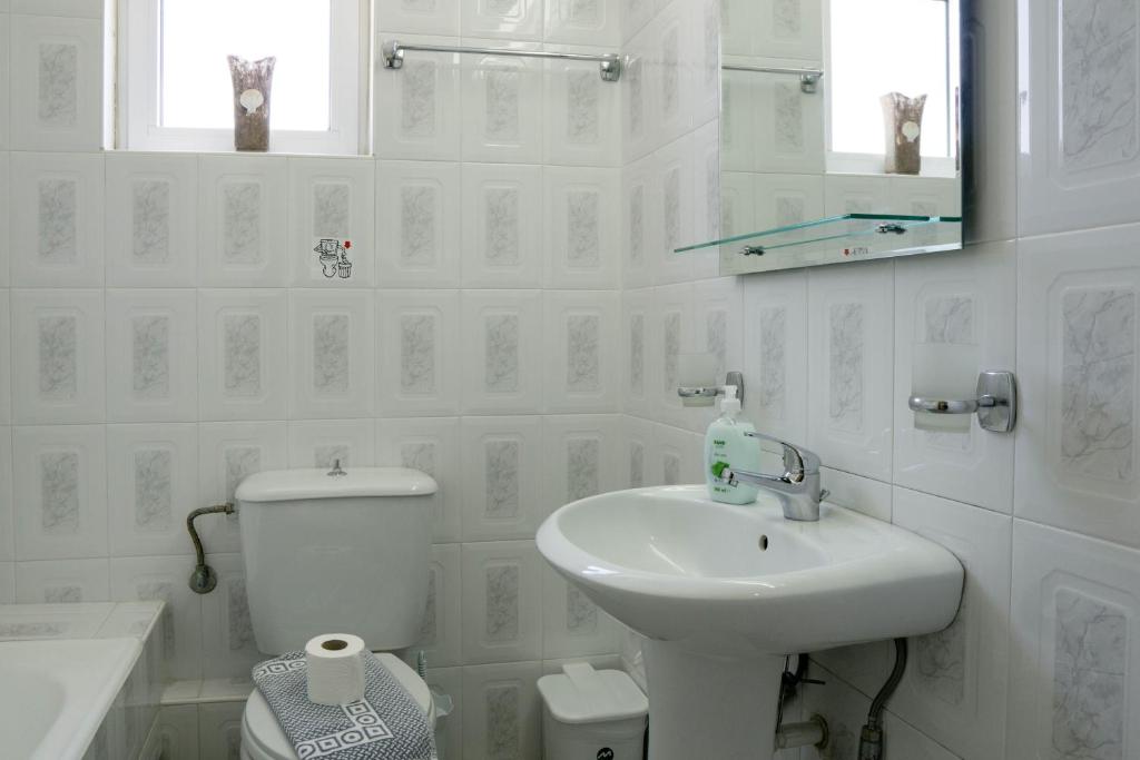 Koupelna v ubytování Pinelopi Hotel