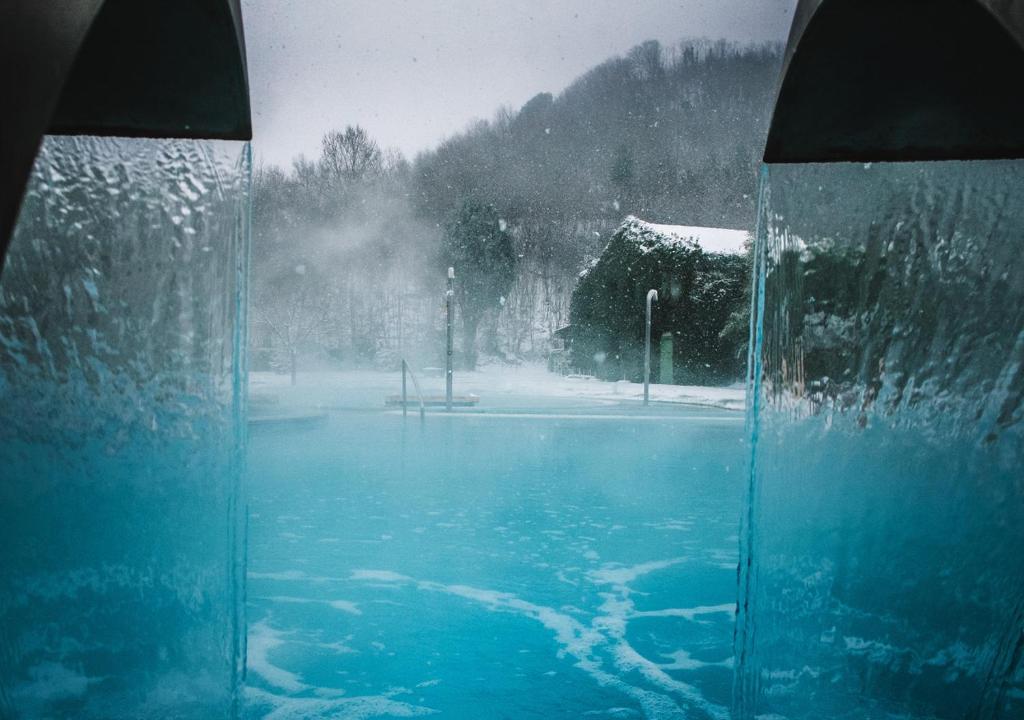 Bazén v ubytovaní Terme Preistoriche Resort & Spa alebo v jeho blízkosti