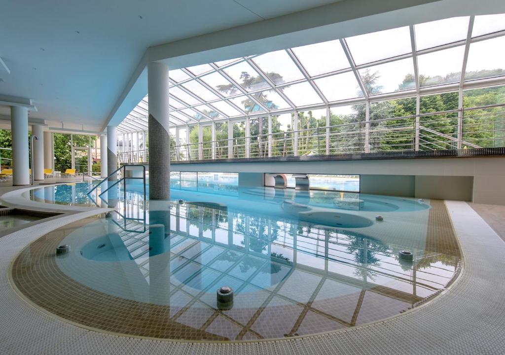 Bazén v ubytovaní Terme Preistoriche Resort & Spa alebo v jeho blízkosti