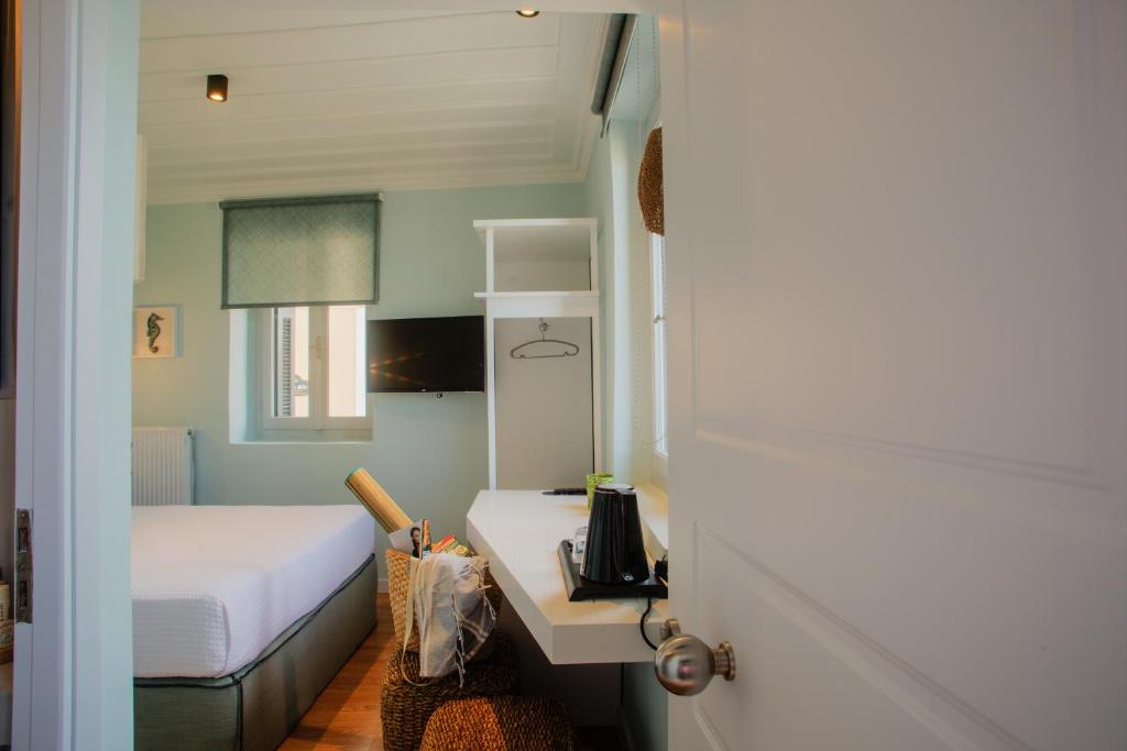 Aethra Boutique Rooms - 11