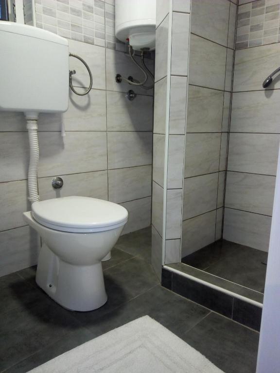 Koupelna v ubytování Apartmani Trio