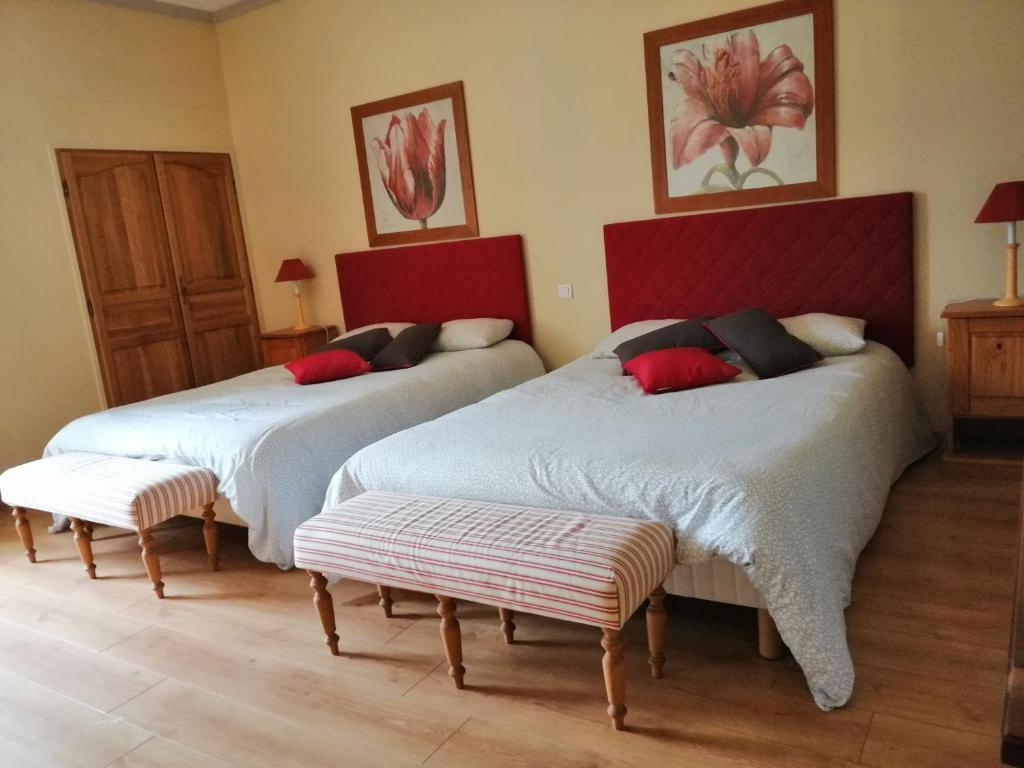 Postel nebo postele na pokoji v ubytování Chambres d´Hôtes Le Cèdre Bleu
