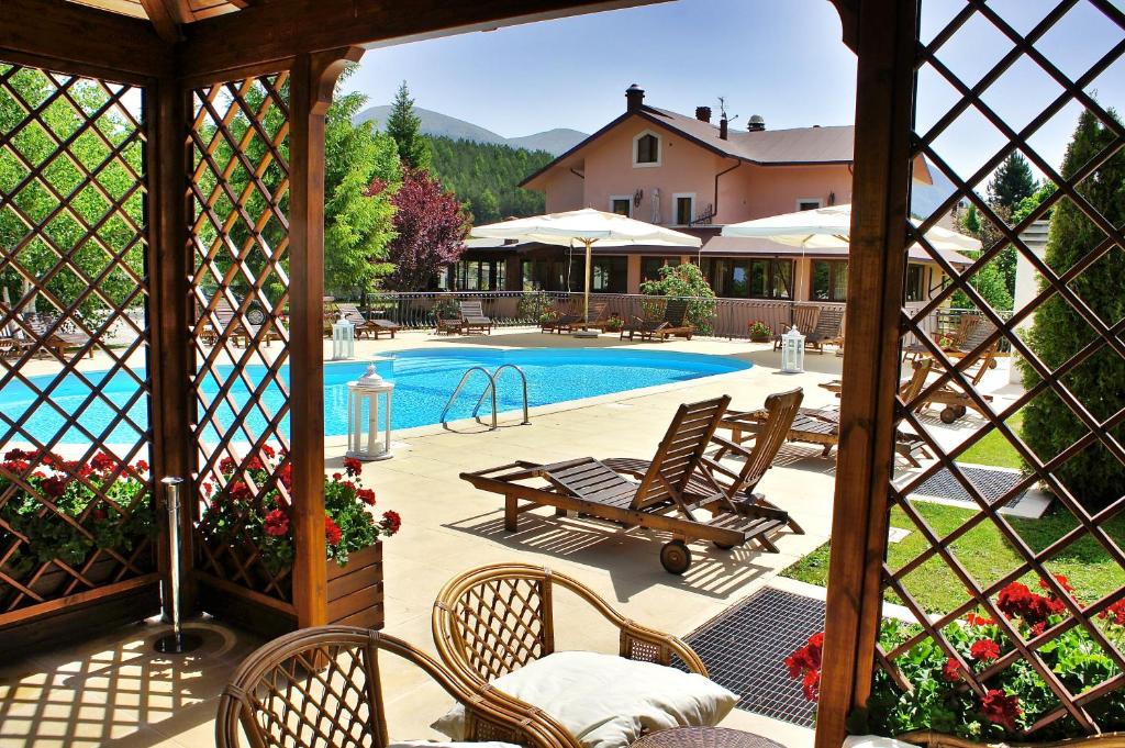 Bazén v ubytovaní Hotel Bucaneve alebo v jeho blízkosti
