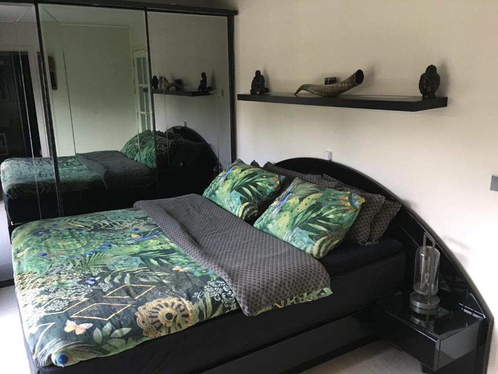 Postel nebo postele na pokoji v ubytování Beach bungalow Hellevoetsluis