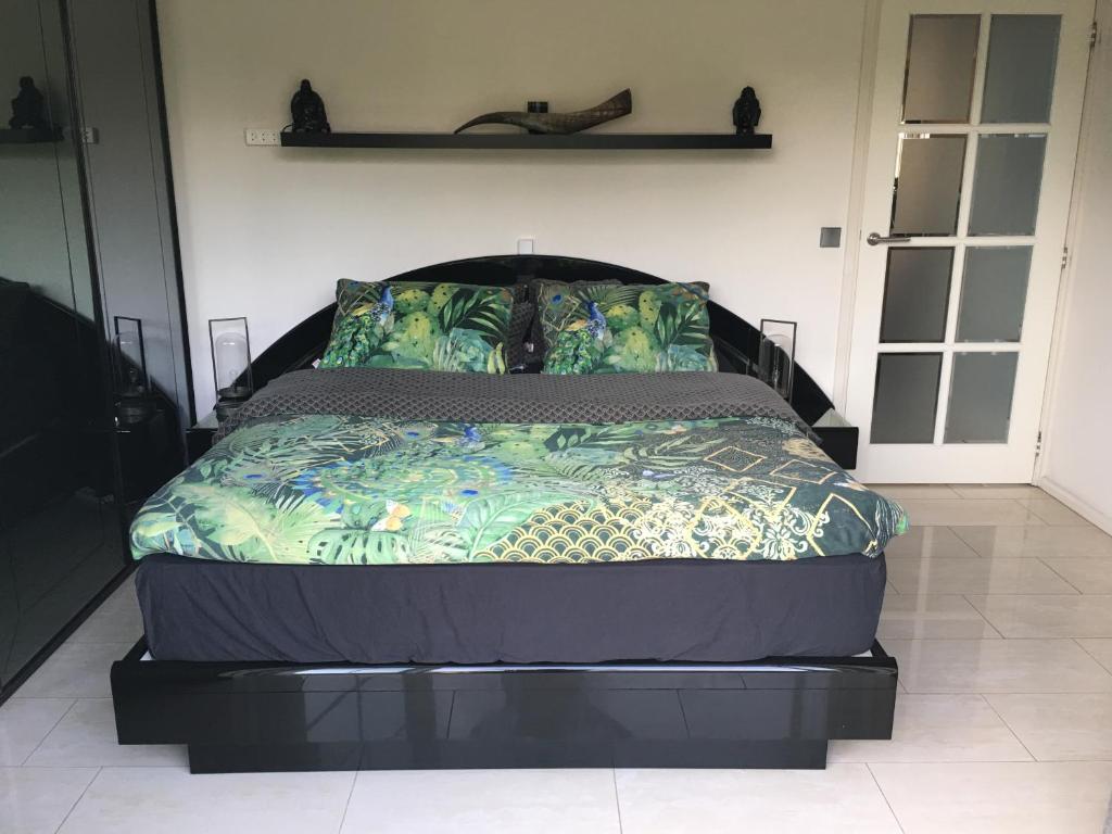 Postel nebo postele na pokoji v ubytování Beach bungalow Hellevoetsluis