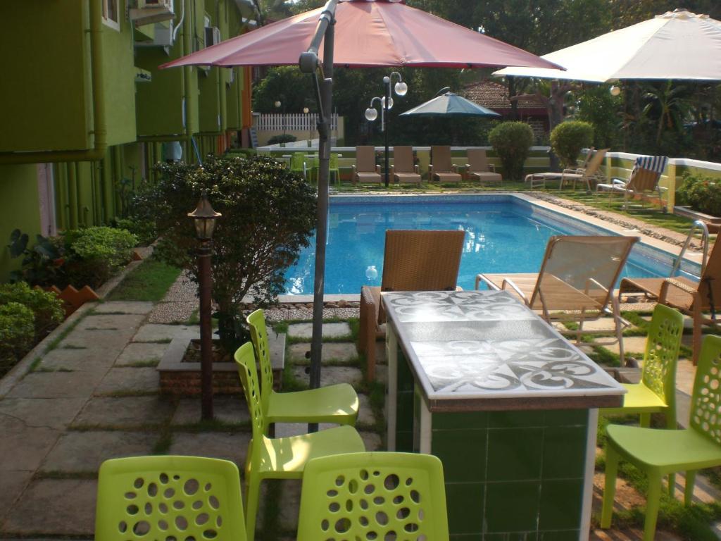Бассейн в A's Holiday Beach Resort или поблизости