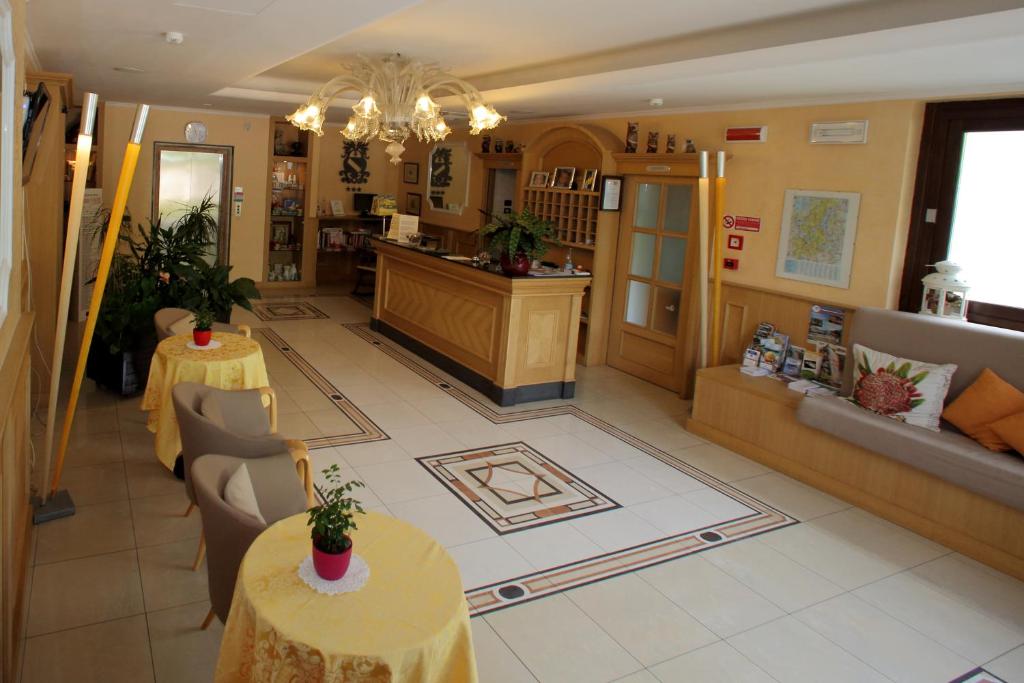 Een zitgedeelte bij Hotel Fioroni