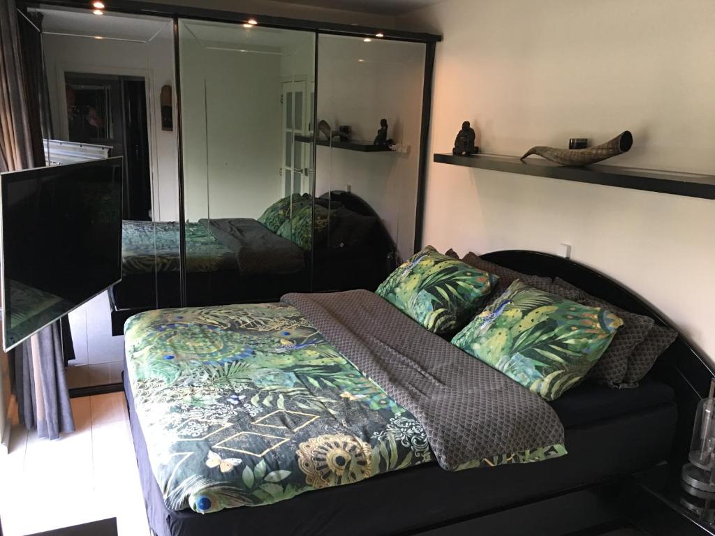 Postel nebo postele na pokoji v ubytování Beach bungalow Hellevoetsluis