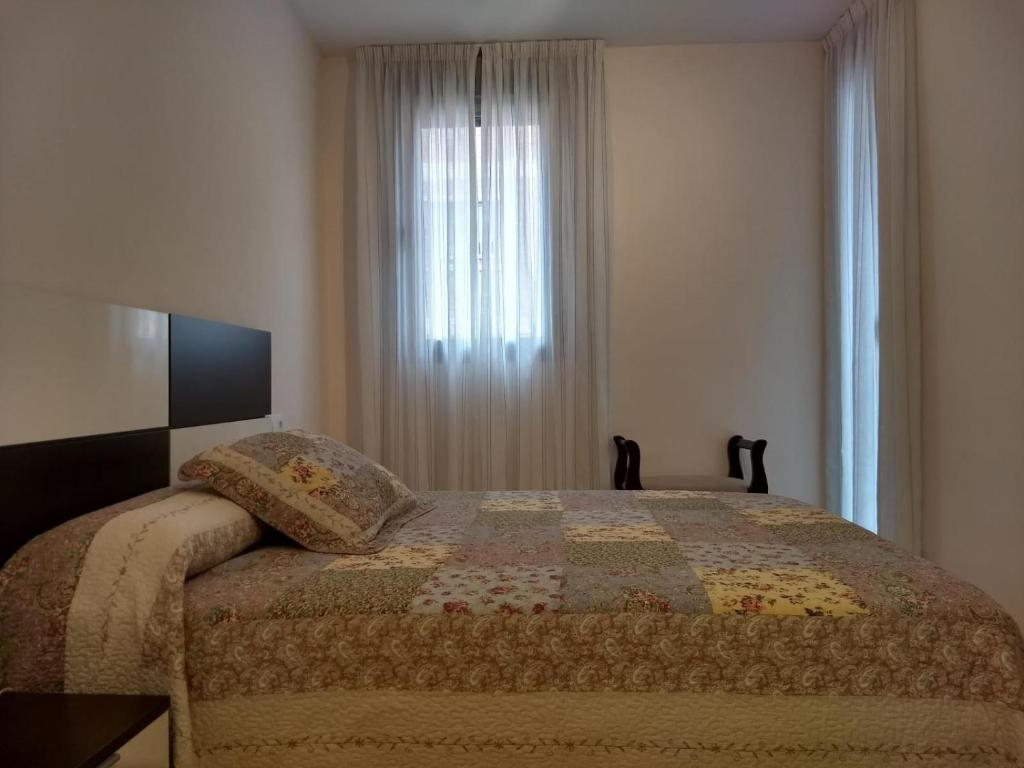 Postel nebo postele na pokoji v ubytování LaMiranda Benidorm
