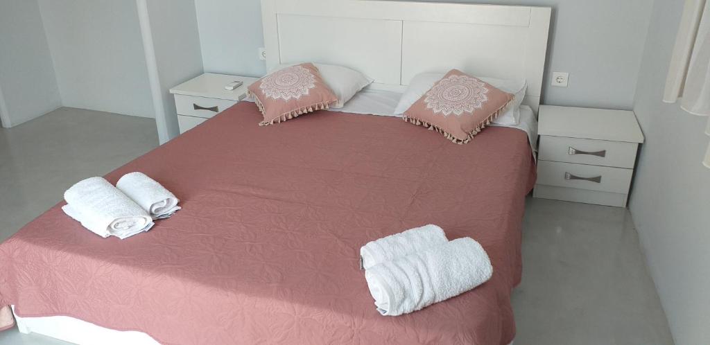 Łóżko lub łóżka w pokoju w obiekcie Passos Rooms
